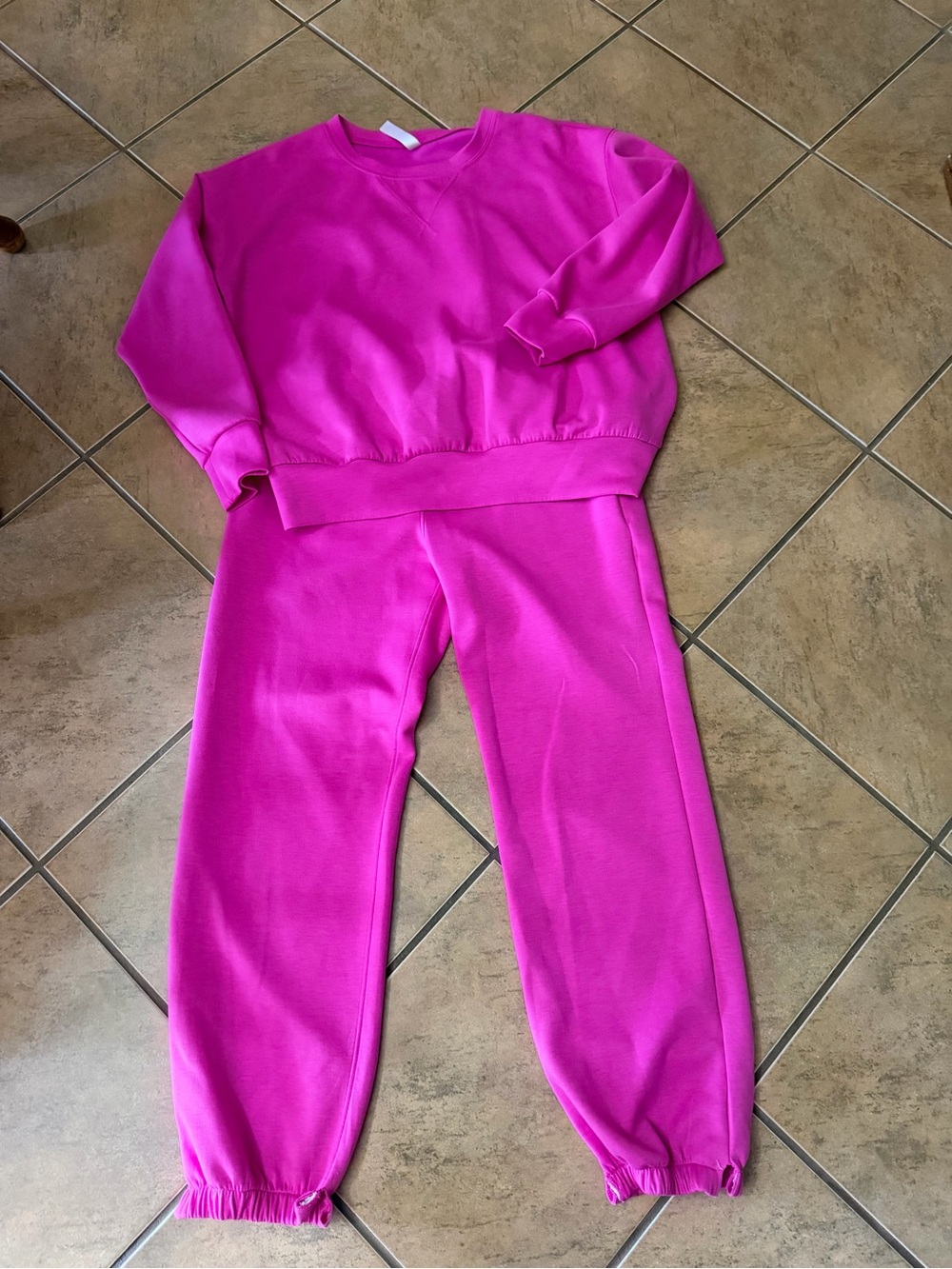 NOTE: elastic at ankels cut Scarlett Hot Pink Crewneck Sweatshirt & Jogger Set